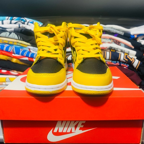 Nike Dunk High “Varsity Maize” - Picture 3 of 5